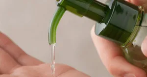 da dầu mụn có nên dùng nước tẩy trang